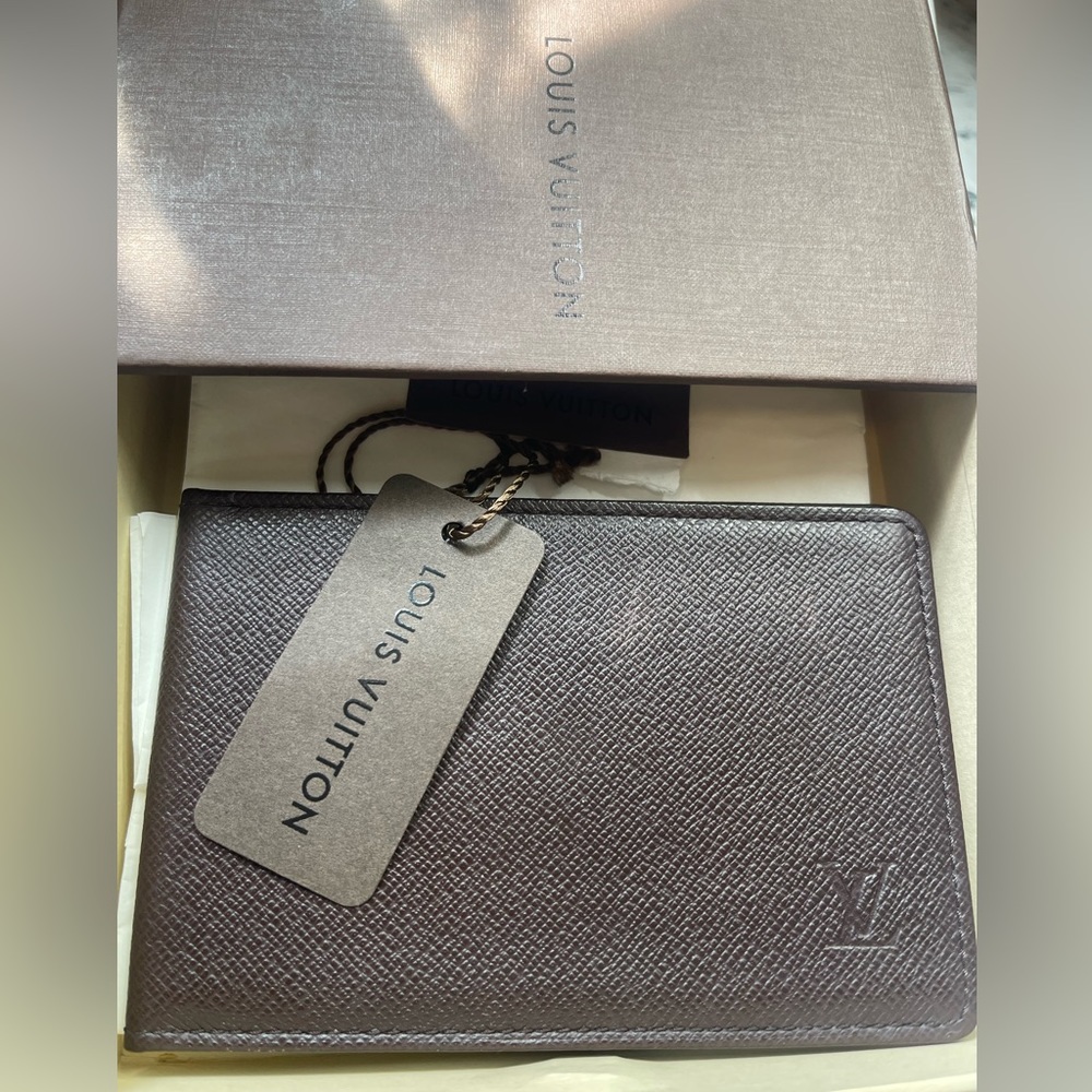 Authentic Louis Vuitton Taiga Leather Billfold Wallet sp0081